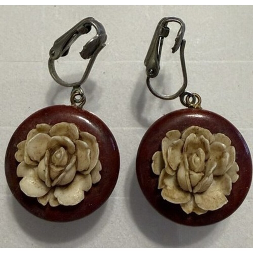 VINTAGE PEACH TONE CELLULOID ROSE FLOWER on ROUND WOOD BASE CLIP ON EARRINGS
